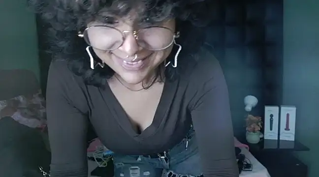 kuromi69 online show from March 9, 2025, 3:22 am