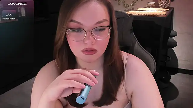 Snapshot of EvaBae chatting on February 1, 2025, 10:48 am EvaBae online show from February 1, 2025, 10:48 am