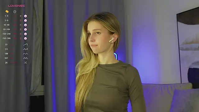 Snapshot of Fluffy-Angel chatting on October 27, 2025, 5:03 pm Fluffy-Angel online show from October 27, 2025, 5:03 pm