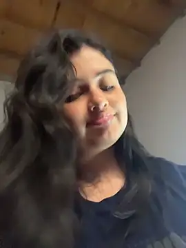 Stephania 18 online show from November 12, 2025, 6:56 pm