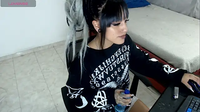 Snapshot of vanne_summer_ chatting on March 5, 2026, 2:08 am vanne summer online show from March 5, 2026, 2:08 am