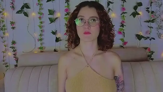 Snapshot of MiaWinx chatting on December 2, 2025, 1:17 am MiaWinx online show from December 2, 2025, 1:17 am