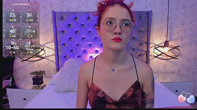 Snapshot of MiaWinx chatting on February 5, 2025, 10:44 pm MiaWinx online show from February 5, 2025, 10:44 pm