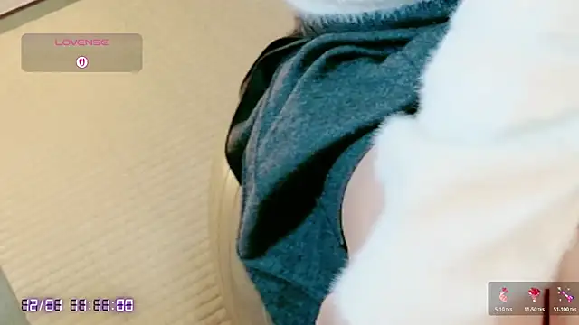 Snapshot of Hina-Happy chatting on December 1, 2025, 2:12 am Hina-Happy online show from December 1, 2025, 2:12 am