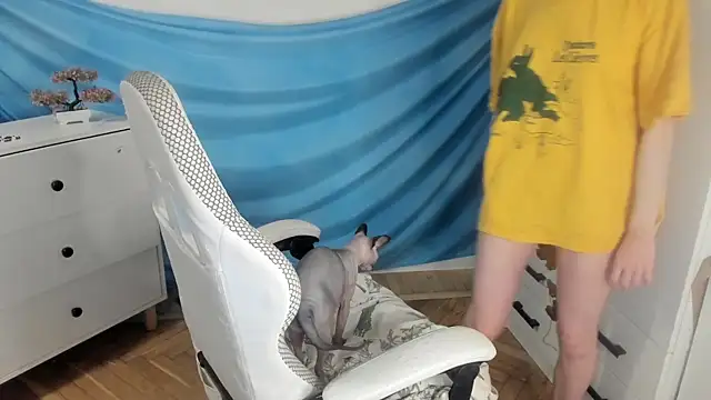 Silly  Milly online show from November 3, 2025, 3:04 pm