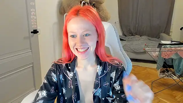 Snapshot of Silly__Milly chatting on February 1, 2025, 12:58 pm Silly  Milly online show from February 1, 2025, 12:58 pm