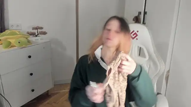 Silly  Milly online show from November 6, 2025, 3:27 pm