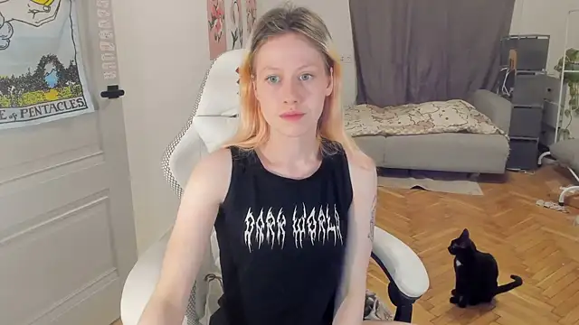 Snapshot of Silly__Milly chatting on December 26, 2024, 1:10 pm Silly  Milly online show from December 26, 2024, 1:10 pm