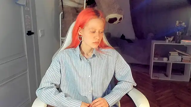 Snapshot of Silly__Milly chatting on March 7, 2025, 6:11 pm Silly  Milly online show from March 7, 2025, 6:11 pm