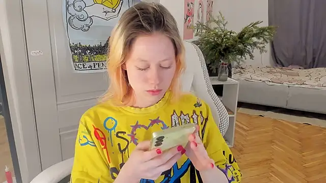 Snapshot of Silly__Milly chatting on January 2, 2025, 12:03 pm Silly  Milly online show from January 2, 2025, 12:03 pm