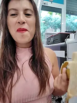 Snapshot of GatitaXD27 chatting on September 9, 2025, 8:35 am GatitaXD27 online show from September 9, 2025, 8:35 am