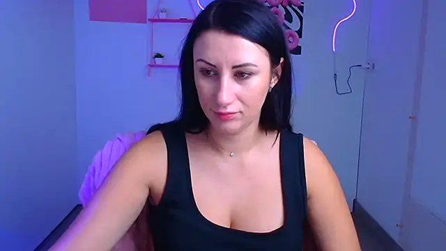 Loren Moa online show from October 25, 2025, 5:39 am