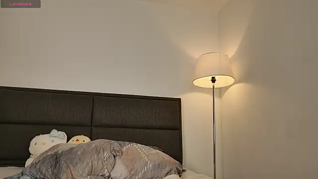 lady ni  online show from March 22, 2026, 2:18 pm