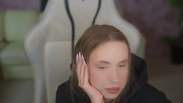 Linda054 online show from December 2, 2025, 12:22 am