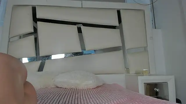Snapshot of chrystal_js chatting on May 4, 2026, 12:41 pm chrystal js online show from May 4, 2026, 12:41 pm