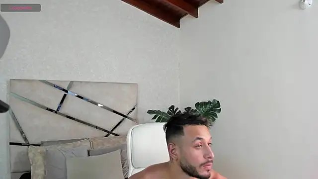 Snapshot of mike_belle chatting on January 30, 2025, 9:25 pm mike belle online show from January 30, 2025, 9:25 pm