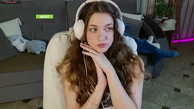 Sarah Supershy online show from November 29, 2025, 4:40 pm