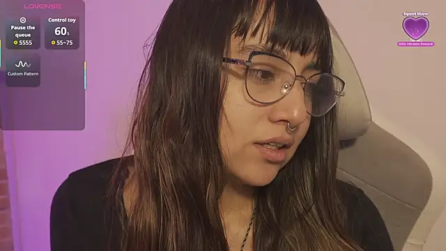 Snapshot of emitaa17228o chatting on November 7, 2025, 7:40 pm emitaa17228o online show from November 7, 2025, 7:40 pm