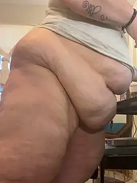 Snapshot of MsStrawbooty chatting on February 28, 2025, 7:46 pm MsStrawbooty online show from February 28, 2025, 7:46 pm