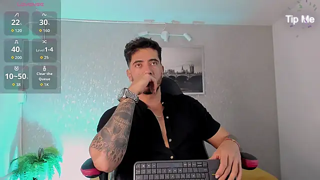 Snapshot of Nate_franco chatting on October 20, 2025, 6:37 am Nate franco online show from October 20, 2025, 6:37 am