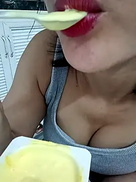 Snapshot of ___Erin___ chatting on November 16, 2025, 3:55 am Erin online show from November 16, 2025, 3:55 am