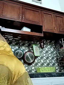 Snapshot of ___Erin___ chatting on November 6, 2025, 3:05 pm Erin online show from November 6, 2025, 3:05 pm