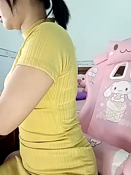 Snapshot of ___Erin___ chatting on February 13, 2026, 2:11 am Erin online show from February 13, 2026, 2:11 am