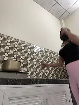 Snapshot of ___Erin___ chatting on February 22, 2026, 3:42 am Erin online show from February 22, 2026, 3:42 am