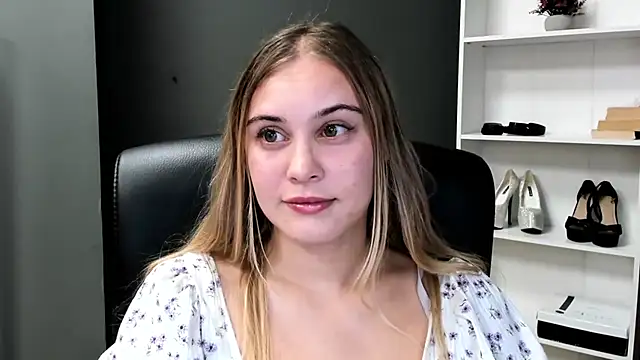 Snapshot of kitty_valeria chatting on July 27, 2026, 9:11 pm kitty valeria online show from July 27, 2026, 9:11 pm