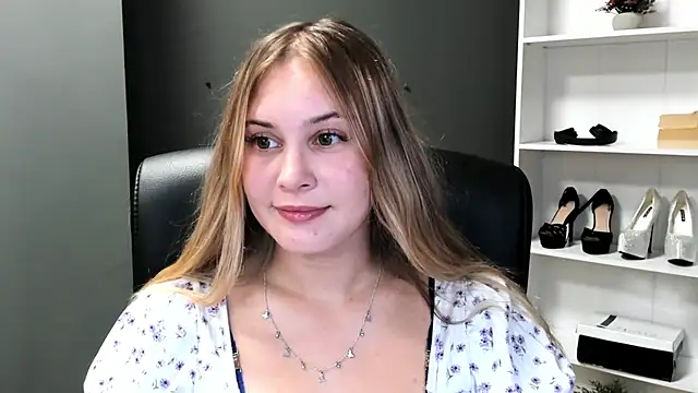 Snapshot of kitty_valeria chatting on July 13, 2026, 9:03 pm kitty valeria online show from July 13, 2026, 9:03 pm