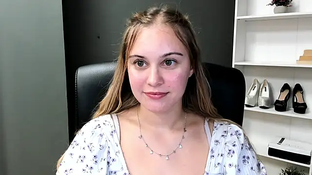 Snapshot of kitty_valeria chatting on August 5, 2026, 2:33 pm kitty valeria online show from August 5, 2026, 2:33 pm