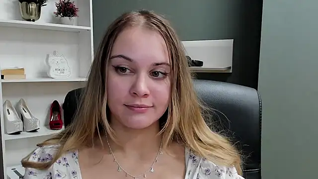 kitty valeria online show from December 14, 2025, 7:52 pm