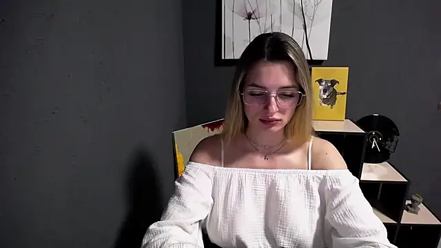 lady olivia  online show from May 23, 2026, 11:31 am