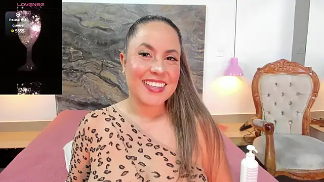 Snapshot of Alisson_zambrano chatting on February 24, 2025, 8:14 pm Alisson zambrano online show from February 24, 2025, 8:14 pm