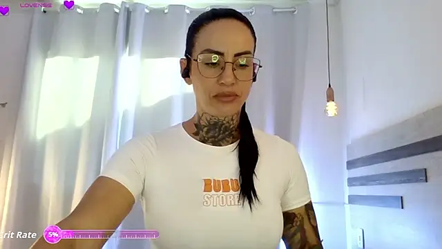 YasmimBrasil online show from December 17, 2025, 9:14 am