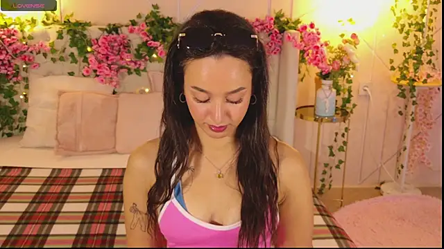 Snapshot of Lolly_Neal chatting on October 18, 2025, 4:58 am Lolly Neal online show from October 18, 2025, 4:58 am