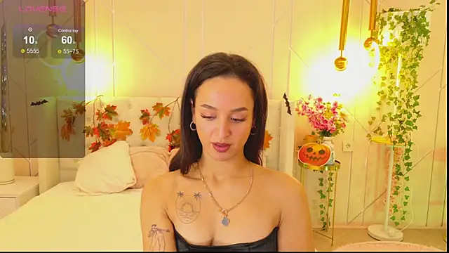 Snapshot of Lolly_Neal chatting on October 28, 2025, 4:57 am Lolly Neal online show from October 28, 2025, 4:57 am