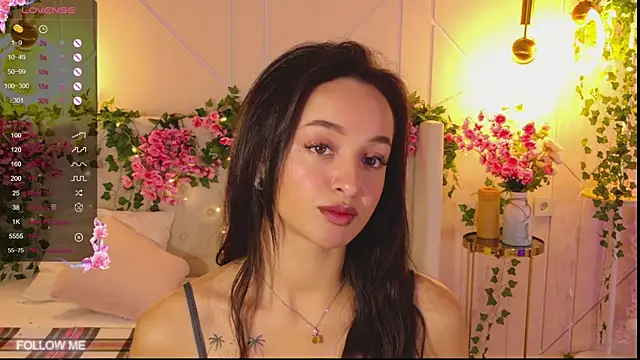 Snapshot of Lolly_Neal chatting on October 19, 2025, 4:59 am Lolly Neal online show from October 19, 2025, 4:59 am