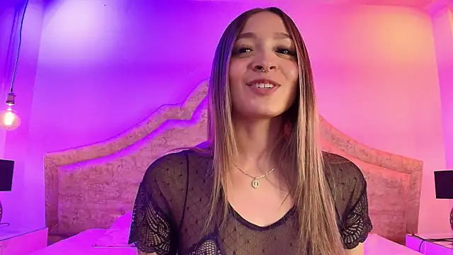 Snapshot of Victoria_Adams14 chatting on April 6, 2026, 3:35 am Victoria Adams14 online show from April 6, 2026, 3:35 am