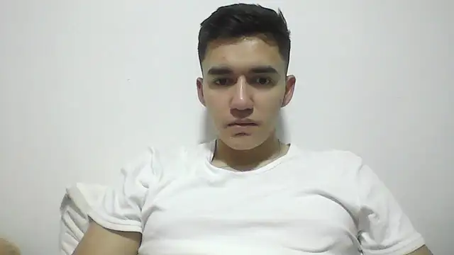 Snapshot of Estebitan_vm chatting on December 4, 2025, 4:33 am Estebitan vm online show from December 4, 2025, 4:33 am