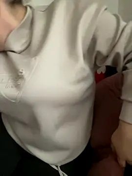 yzabell18 online show from November 29, 2025, 12:38 pm