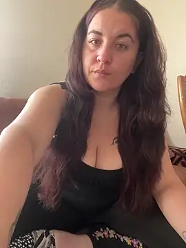 Snapshot of yzabell18 chatting on April 5, 2026, 10:55 am yzabell18 online show from April 5, 2026, 10:55 am