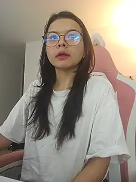 Snapshot of azumiichan chatting on July 9, 2026, 12:00 am azumiichan online show from July 9, 2026, 12:00 am