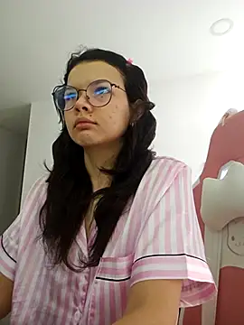 Snapshot of azumiichan chatting on April 25, 2026, 2:14 pm azumiichan online show from April 25, 2026, 2:14 pm