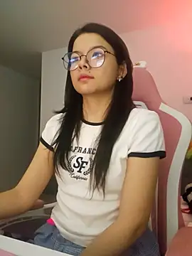 Snapshot of azumiichan chatting on May 8, 2026, 12:14 am azumiichan online show from May 8, 2026, 12:14 am