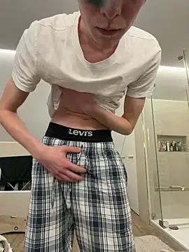 Snapshot of xxtwinkxxx chatting on February 14, 2026, 3:34 pm xxtwinkxxx online show from February 14, 2026, 3:34 pm