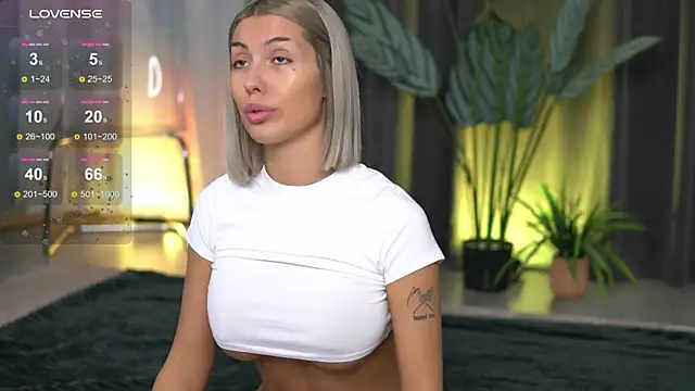 Snapshot of AudreyZanne chatting on October 23, 2025, 6:23 am AudreyZanne online show from October 23, 2025, 6:23 am