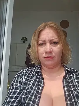 zarina3003 online show from June 6, 2026, 10:31 am