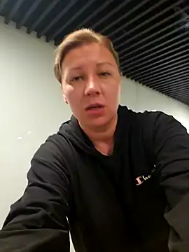 zarina3003 online show from April 13, 2026, 11:20 pm