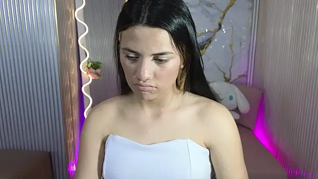 Snapshot of Chiara_tay chatting on April 13, 2026, 7:07 pm Chiara tay online show from April 13, 2026, 7:07 pm